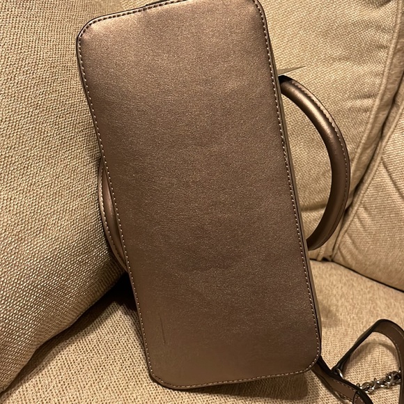 Handbag GUESSLos Angeles. - Picture 6 of 16